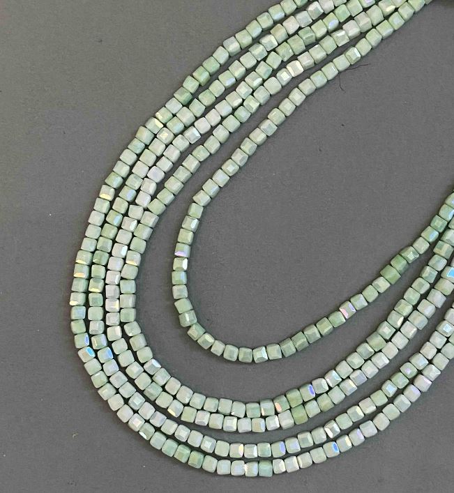 Mărgele din cristal ceh verzi cu luciu petrol, cu fațetă în formă de cub, diametru 4×4 mm, lungime 38 cm, pe șnur