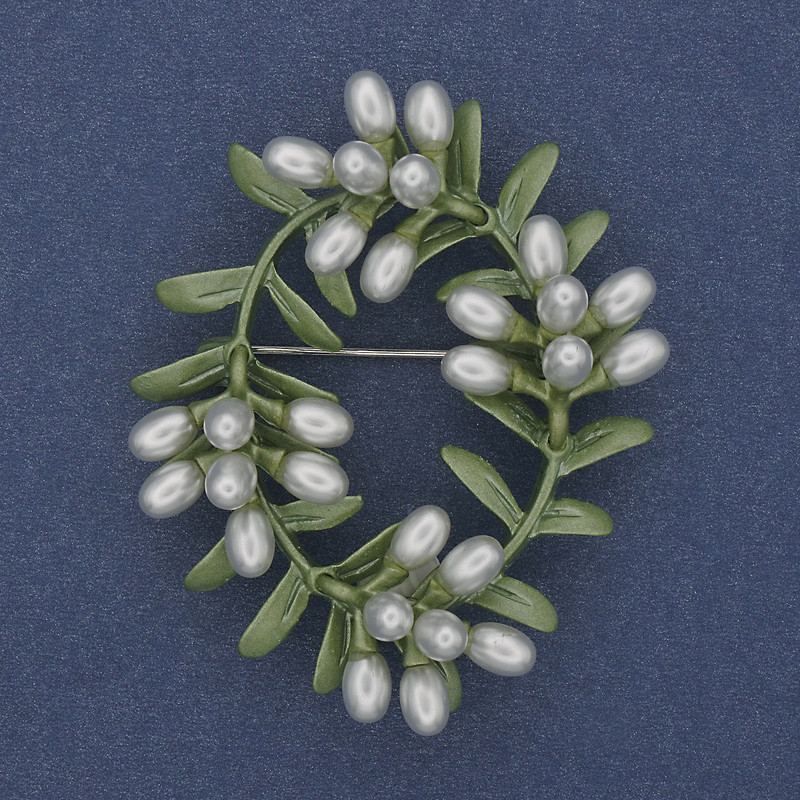 Broșă Coroană de Perle (artificială) email argintiu metal 47×57 mm+