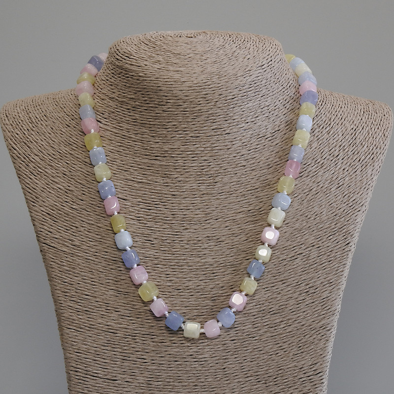 Colier din morganit cub, diametrul 7×7 mm, lungime 50 cm, cu închizătoare