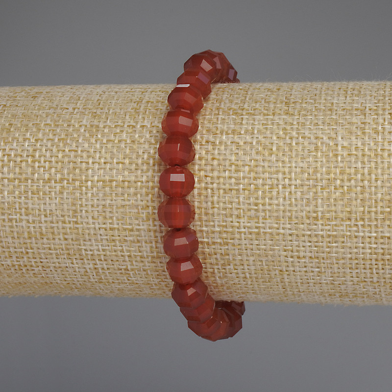 Brățară carneol tăiată la fațete, ronddele, diametrul 8×6 mm, lungime 18 cm, pe bază elastică