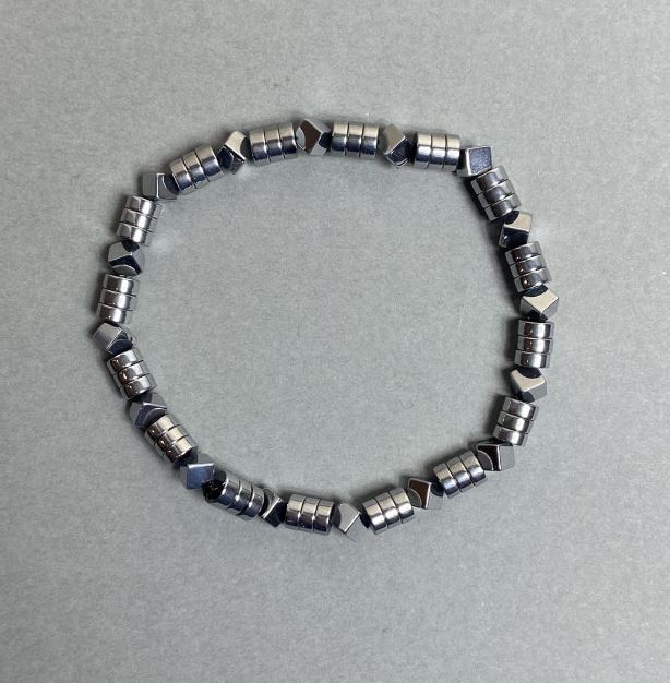 Brățară cu hematit, rondeluri 5×2 mm și cuburi 4×4 mm, lungime 18 cm, pe elastic