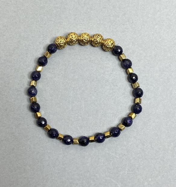 Brățară din aventurin albastru, mărgele șlefuite de 6 mm+- hematit în formă de săgeți, 3,5 x 3,5 mm+- cu inserții, lungime 18 cm, pe elastic