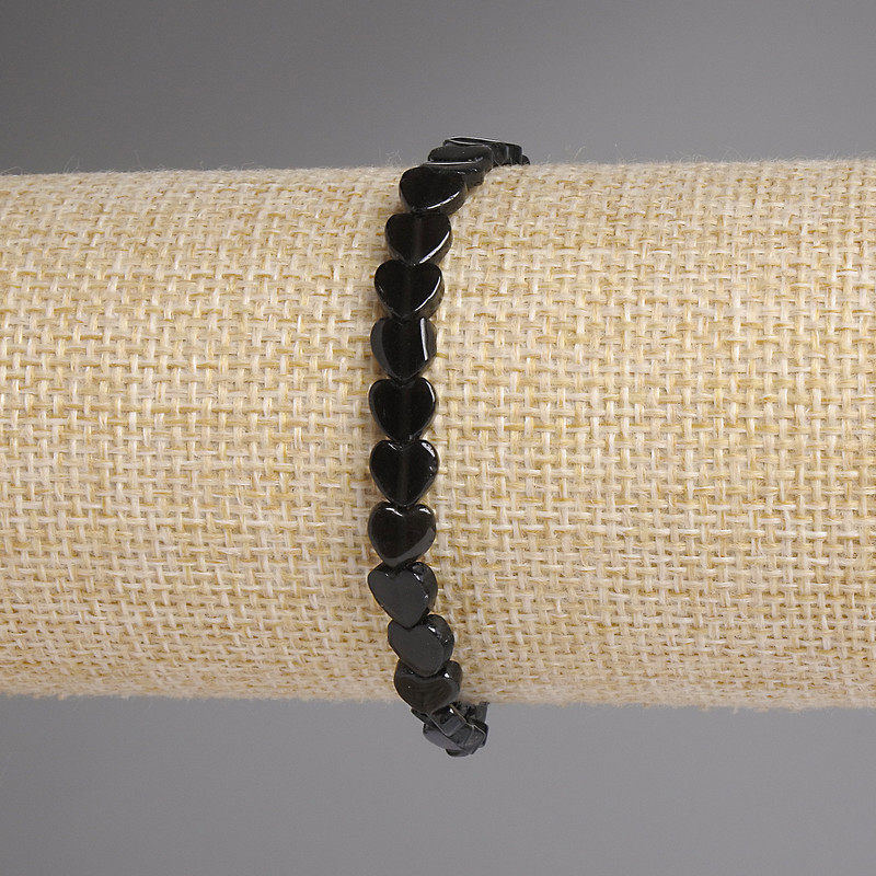 Brățară din topaz fumuriu în formă de inimioare, diametru aproximativ 6 mm, lungime 18 cm, pe bază elastică