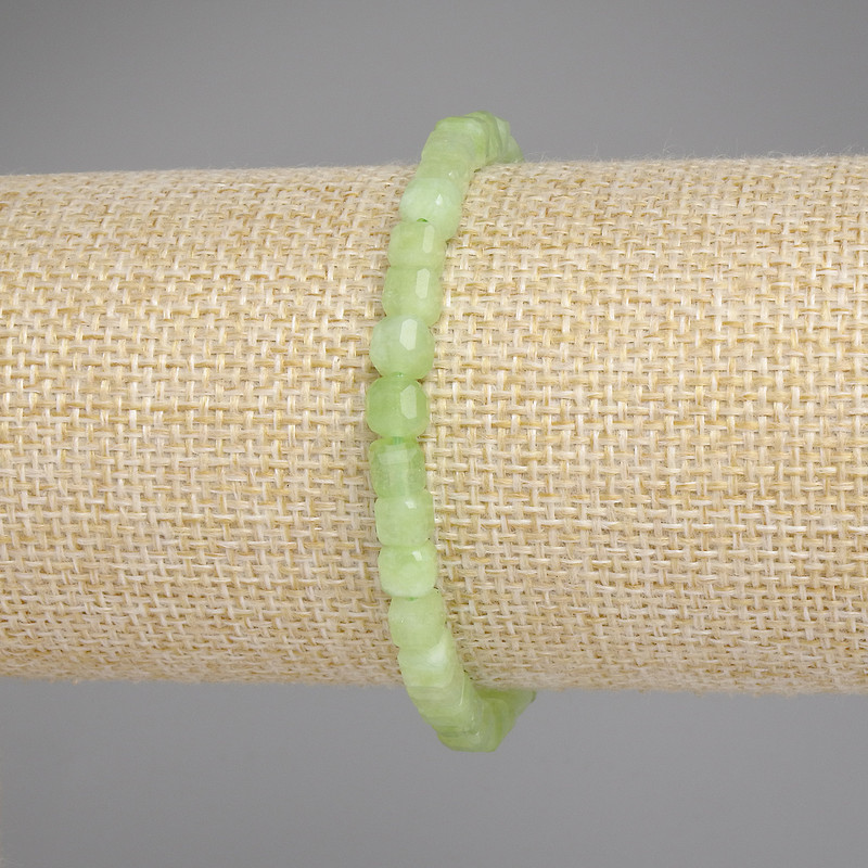 Brățară din olivin cu cuburi fațetate, dimensiune 5×5 mm, lungime 18 cm, cu elastic