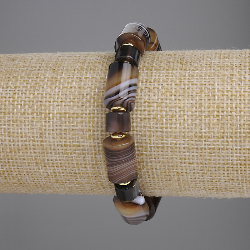 Brățară din agat cilindrică, diametrul 14×10 mm ± 8,5×6 mm, cu inserții metalice, lungime 18 cm ± pe elastic