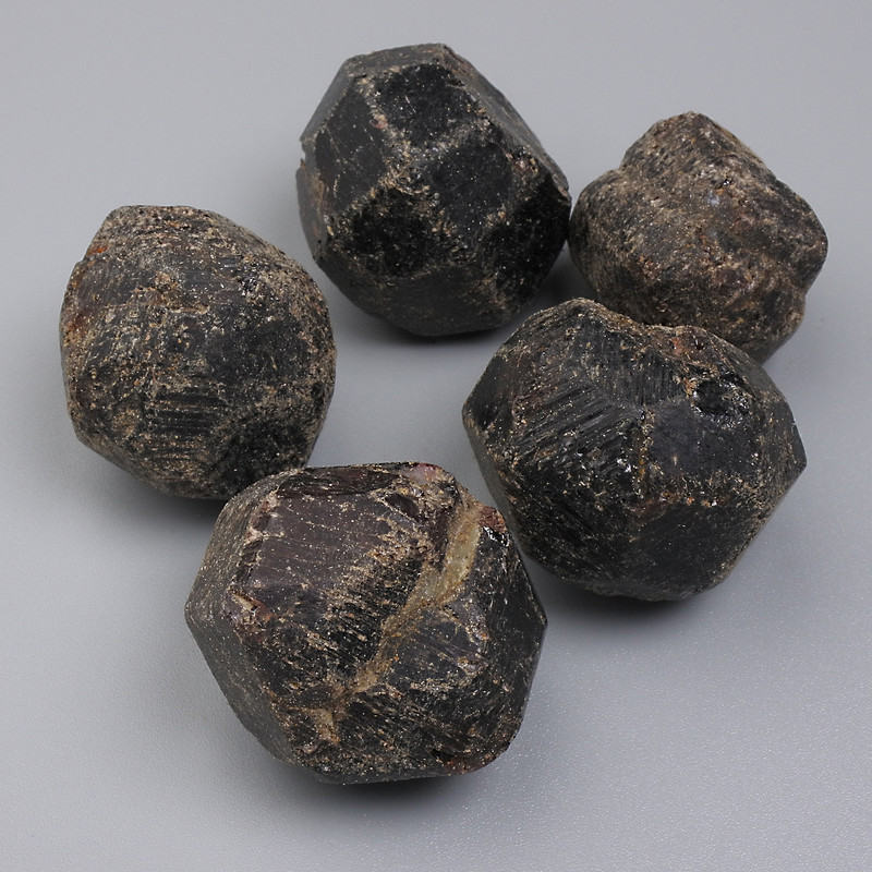 Piatră naturală grenadă tăiată cu fațe, fără gaură, 20-26×20-24 mm +/- (pentru 100 g)