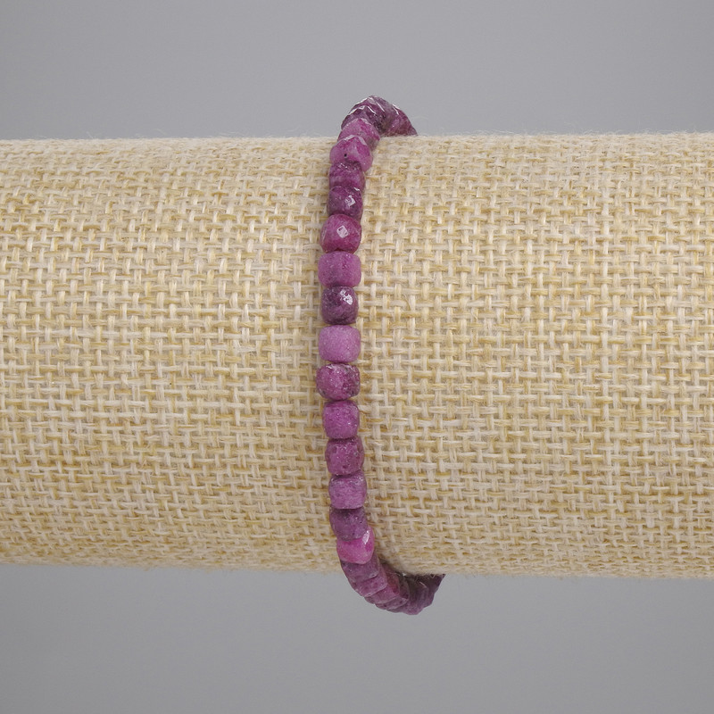 Браслет Рубін гранований кубик 4х4мм+-, довжина 18см+- стрейч