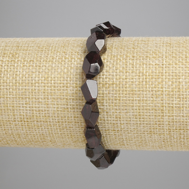 Brățară din granat cu fațete multiple, diametru 12×8 mm, lungime 18 cm, pe bază elastică