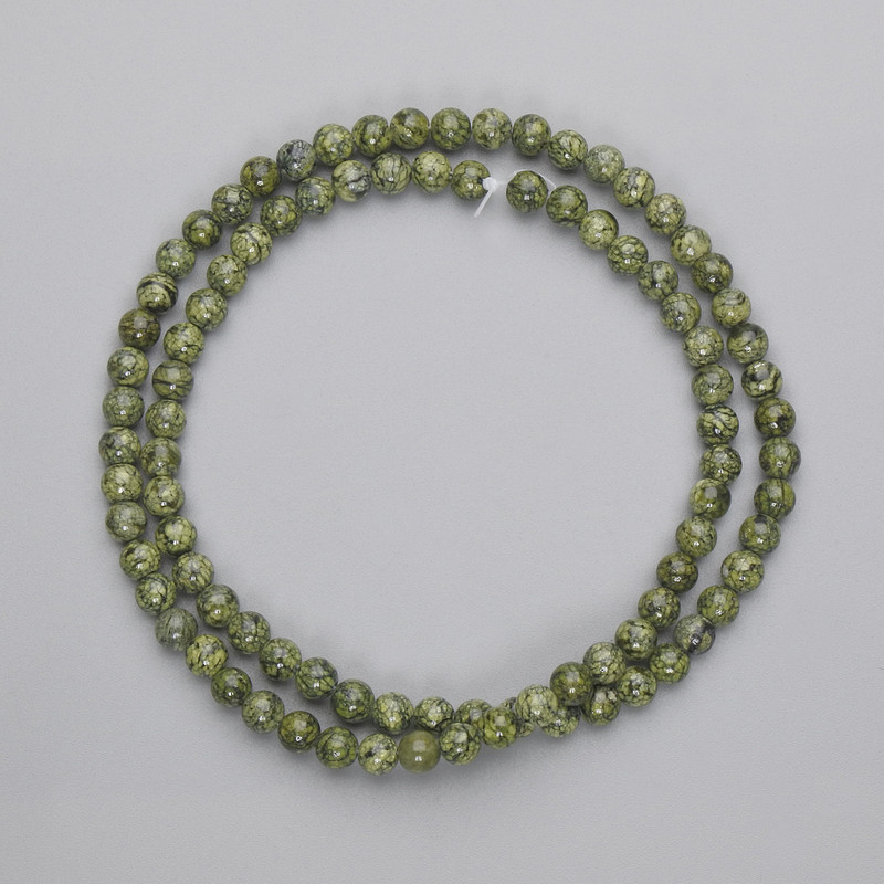 Mărgele din serpentină, bile netede, diametrul 4–5 mm, pe fir, lungime 39 cm+