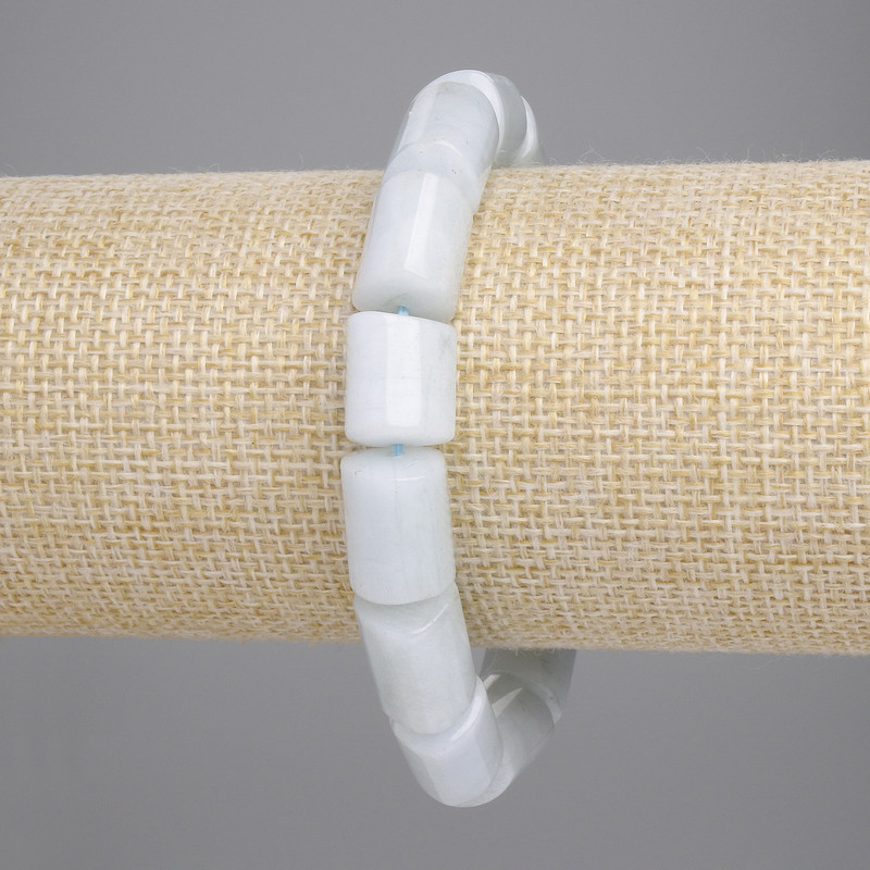 Brățară din acvamarin, mărgele triunghiulare tăiate, diametrul 10–16×10 mm, lungime 18 cm ±, elastică