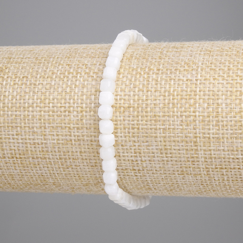 Brățară din adular, cuburi fațetate, dimensiune cub 4x4 mm, lungime 18 cm, pe elastic