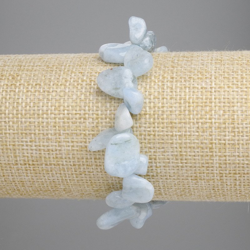 Brățară din acvamarin în formă de pietre șlefuite cu elementul «fluture»