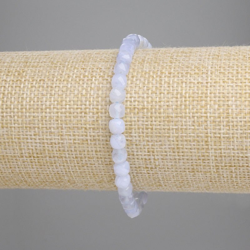 Brățară din agat albastru, cuburi fațetate de 5x5 mm, lungime 18 cm, pe elastic