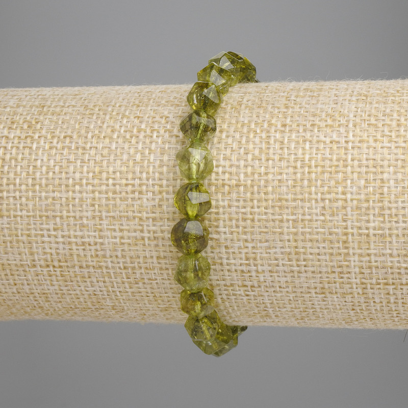 Brățară cu crizolit, fațete multiple, diametru 7,5×7,5 mm, lungime 18 cm, pe bandă elastică