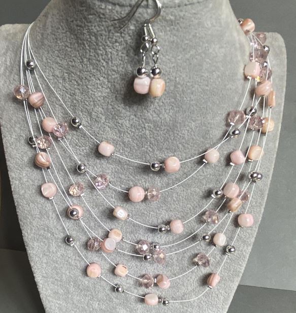 Set cercei și colier «Pe corzile sufletului» cu mărgele din perlamutru, diametrul 7 mm, 7,5×5,5 mm, lungime 45-50 cm