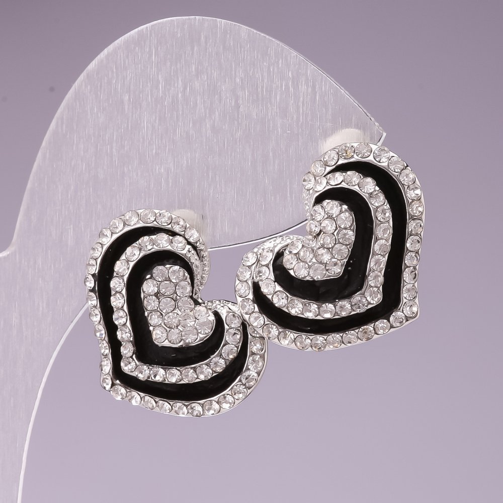 Сережки-пусети "Серце" вечірні / чорна емаль / білі стрази / метал під "срібло" / 25mm