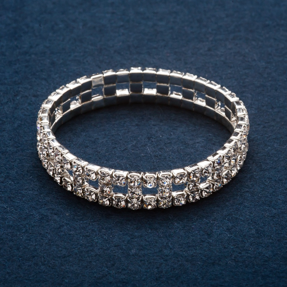 Brățară cu strasuri «tablă de șah» cu două rânduri, elastică, circumferința de 17 cm