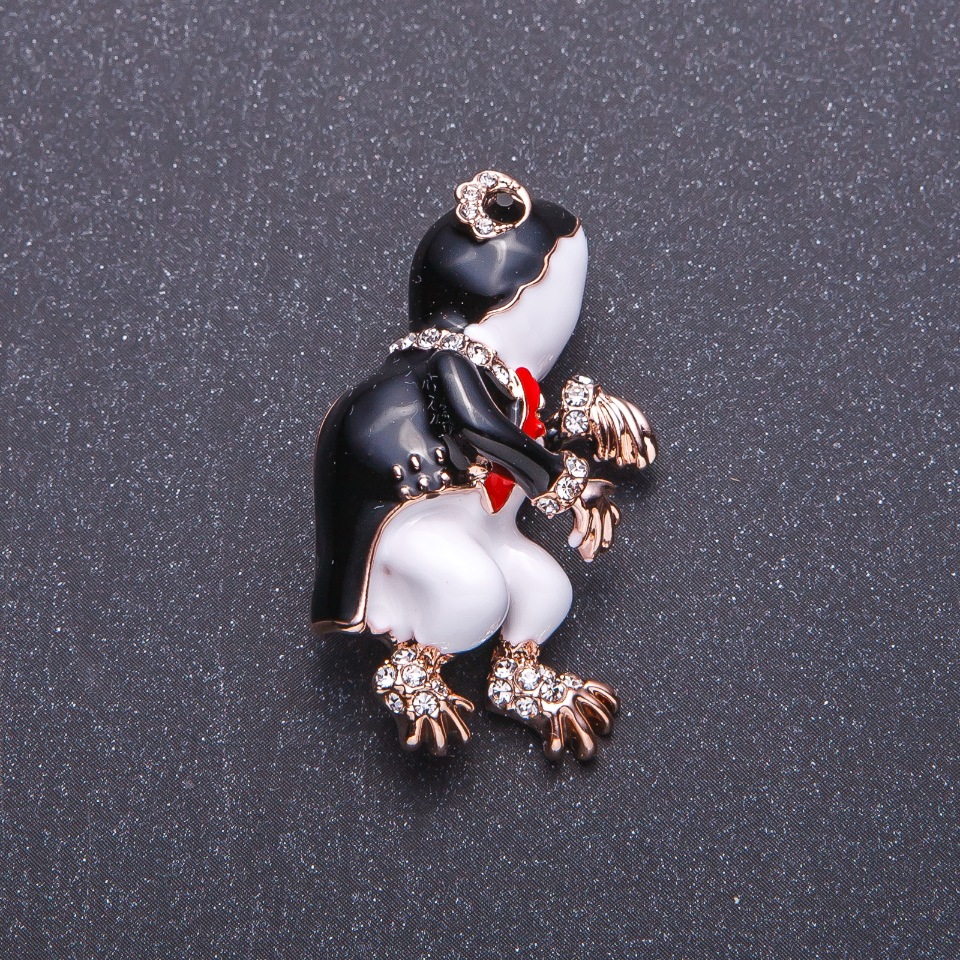 Broșă Broască Dirijor în frac, culoare aurie, 3,5×2 cm