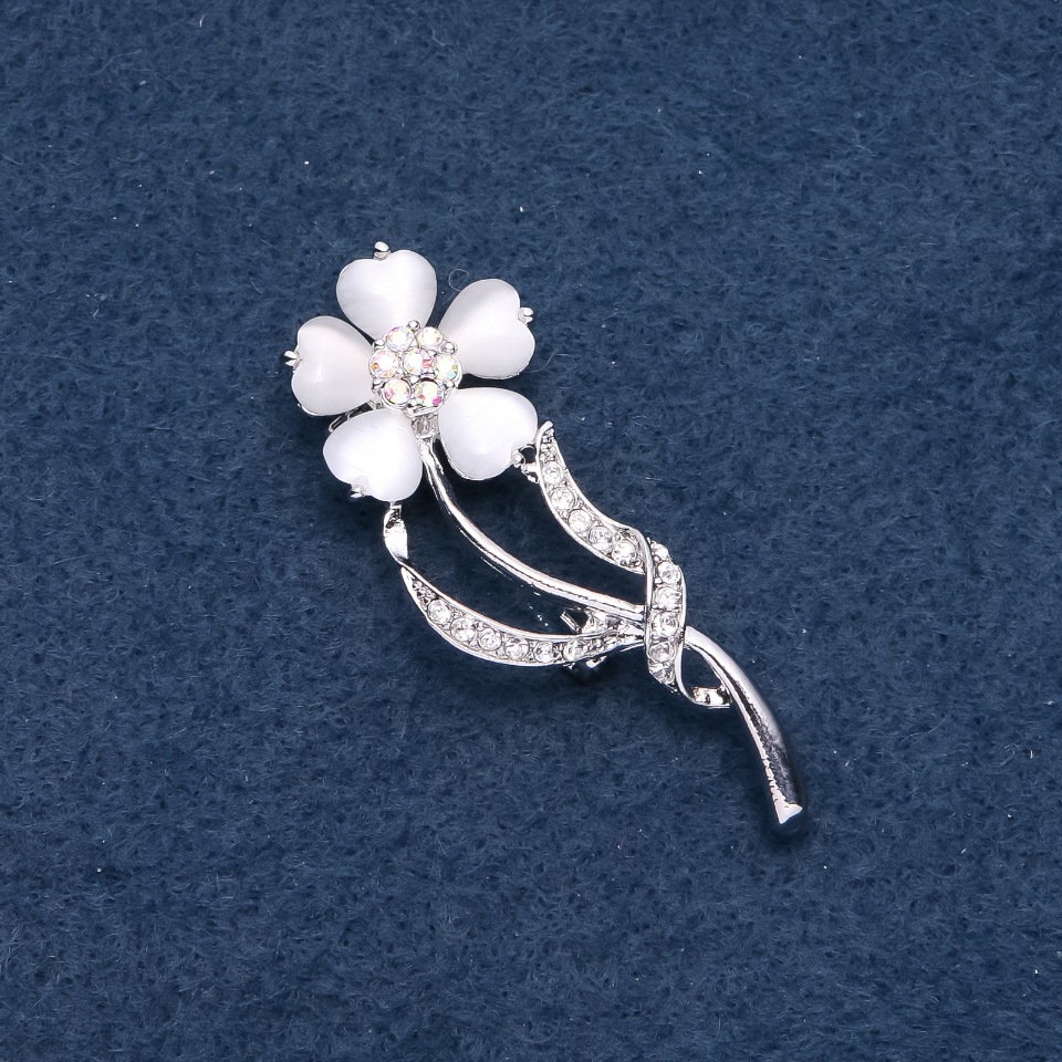 Broșă cu piatră ochi de pisică albă «Nu mă uita» 56×20 mm, culoare metal argintiu