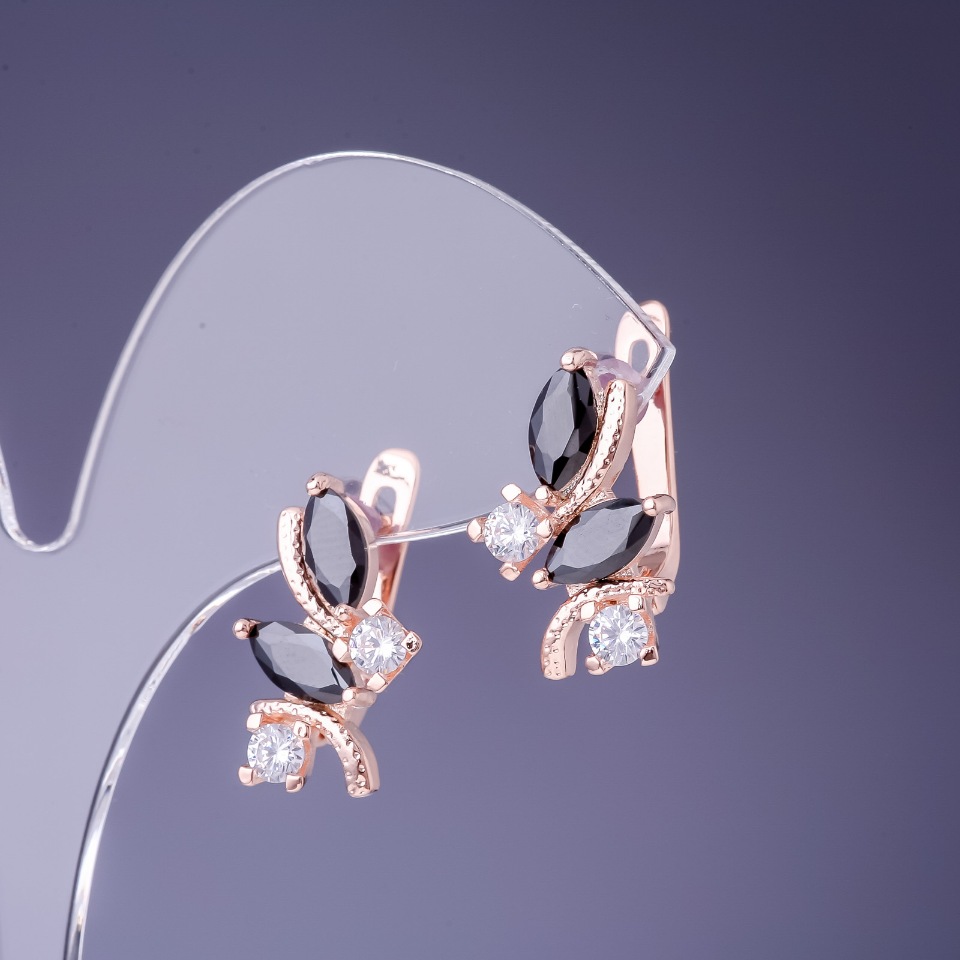 Cercei cu cristale negre, 19x12 mm, din metal auriu