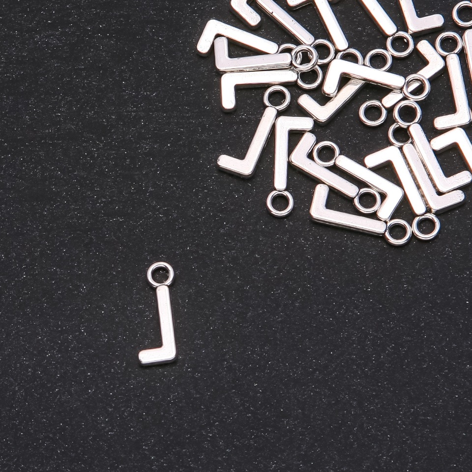 Furnitură pandantiv litera «L» 17×7 mm, ambalaj 20 g (+/- 30 buc.)