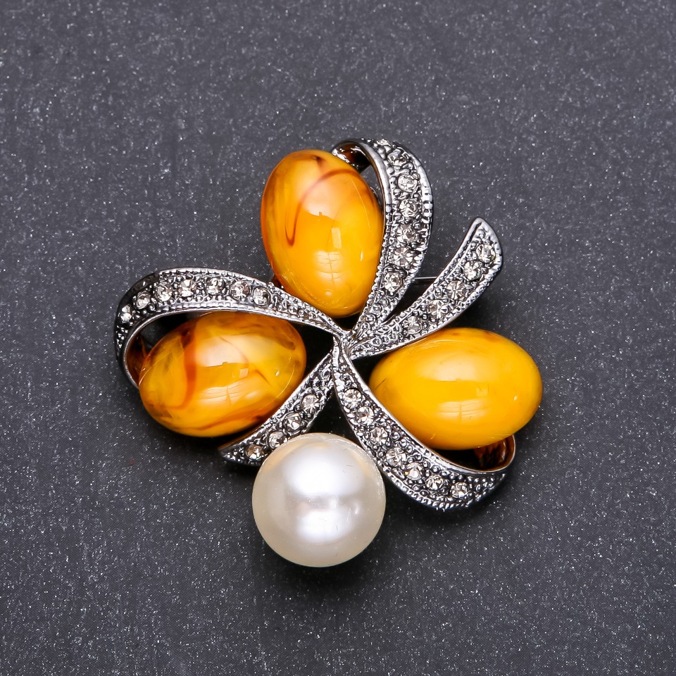 Broșă «Chihlimbar» 45×45 mm, metal gri