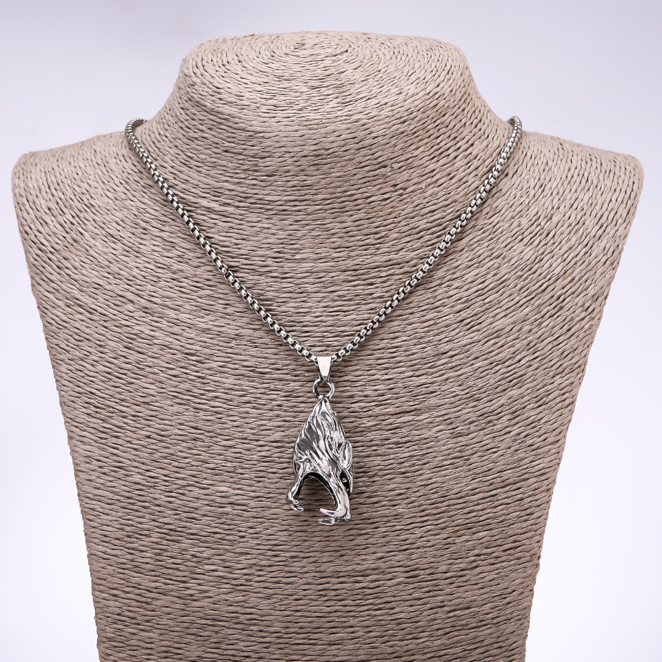 Pandantiv în stilul "punk goth" Lup 45×20 mm pe lanț, lungime 65 cm