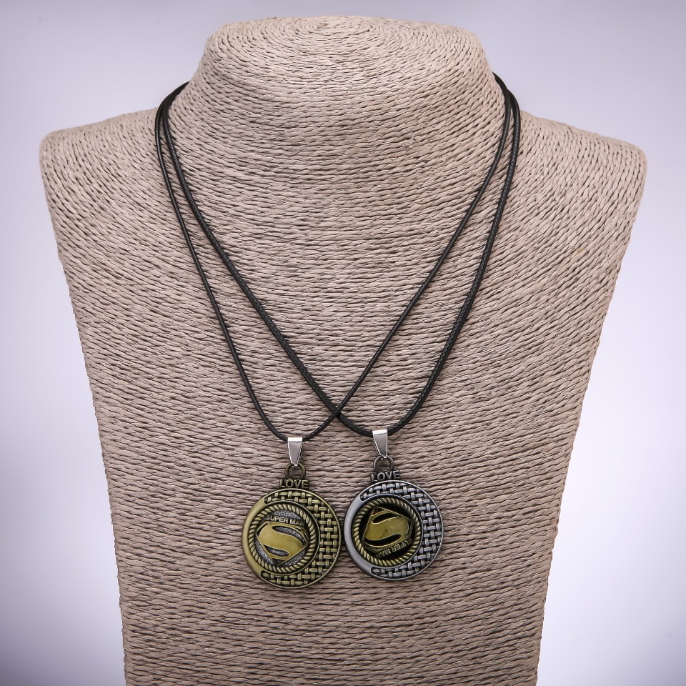 Pandantive pereche de prietenie «Superman», lungime 42–48 cm, diametru 30 mm