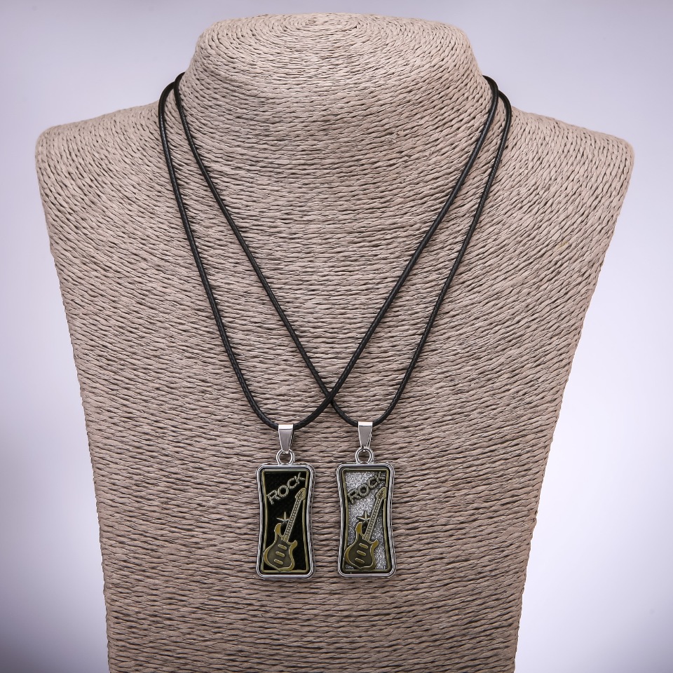 Pandantive pereche de prietenie „Chitară rock”, lungime 42-48 cm, diametru 18×37 mm