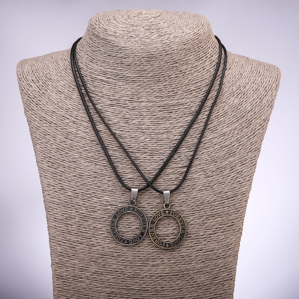 Pandantive pereche de prietenie în formă de inele «Dragoste pentru totdeauna», lungime 42-48 cm, diametru 26 mm