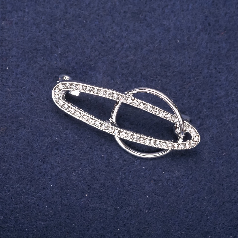 Broșă Accent Orbita, cu strasuri albe, 43×20 mm, metal argintiu