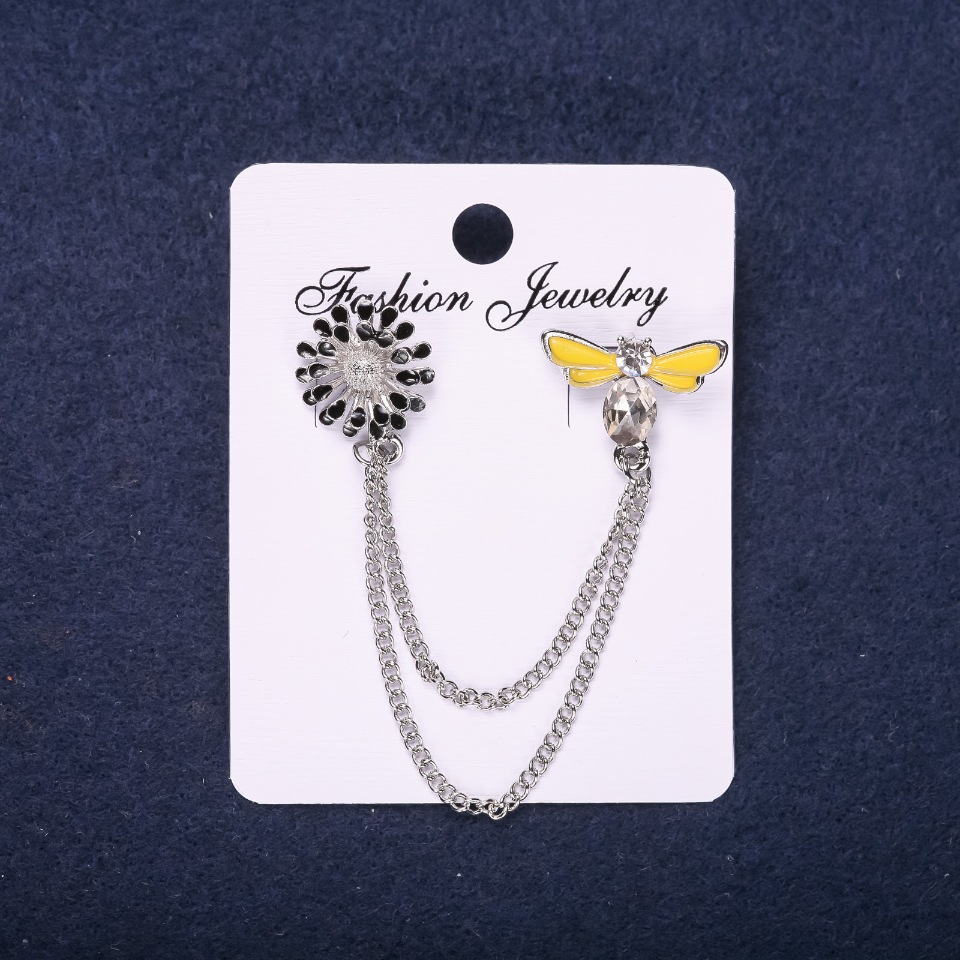 Broșă Axelband Albina cu pietre emailate, culoare albă, galbenă și neagră, 15 mm, 20x15 mm, metal argintiu