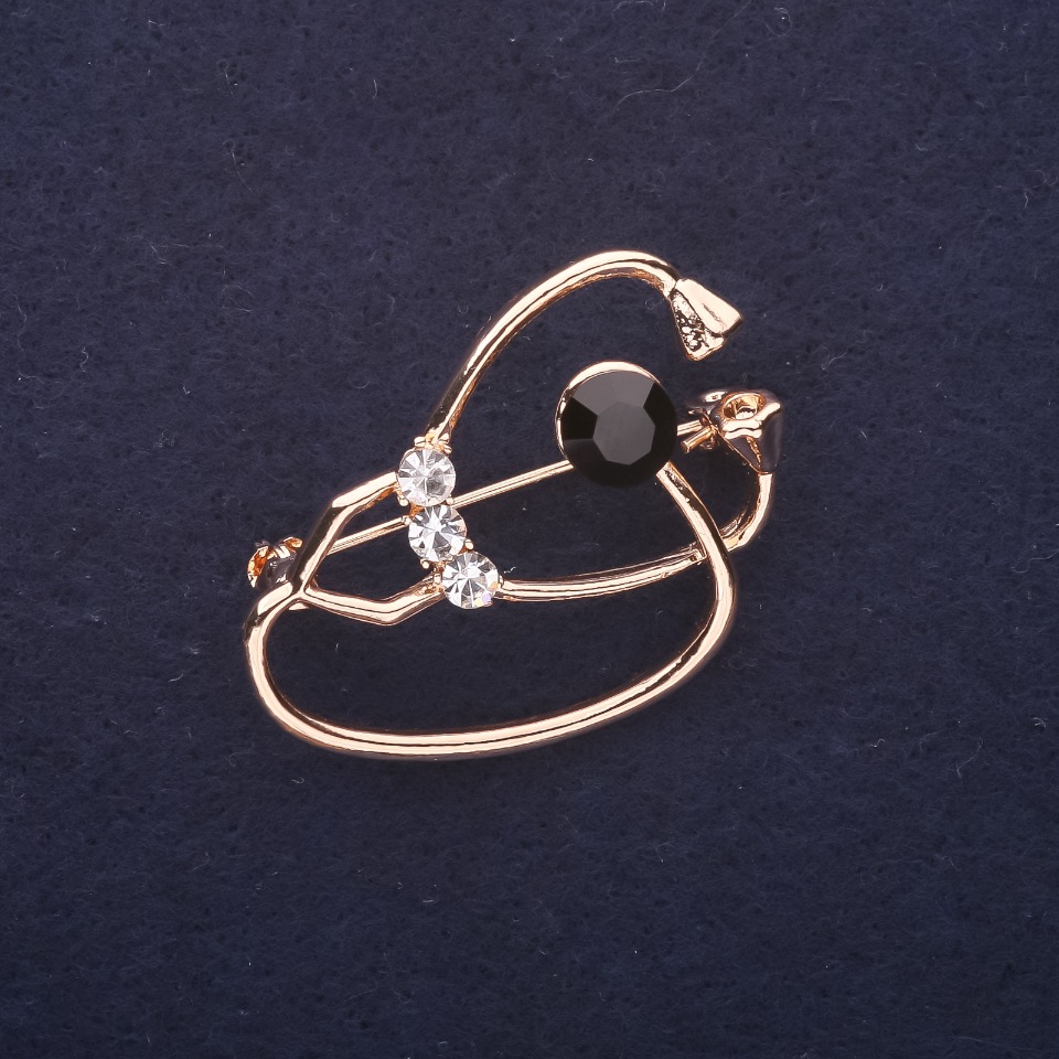 Broșă stetoscop cu cristale, culoare negru și alb, 37×26 mm, metal auriu