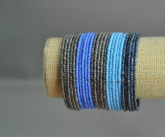 Brățară din mărgele, cu clemă mov-albastru-gri