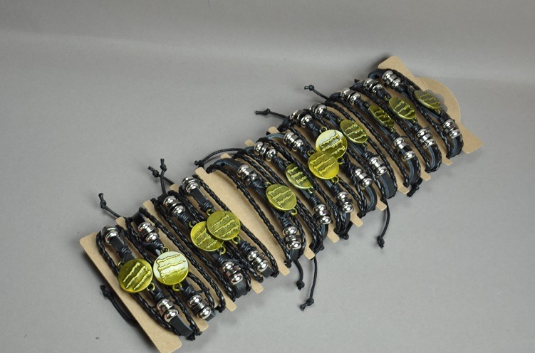 Brățări din piele ecologică «Gheare» cu reglaj prin șiret, set de 12 buc.