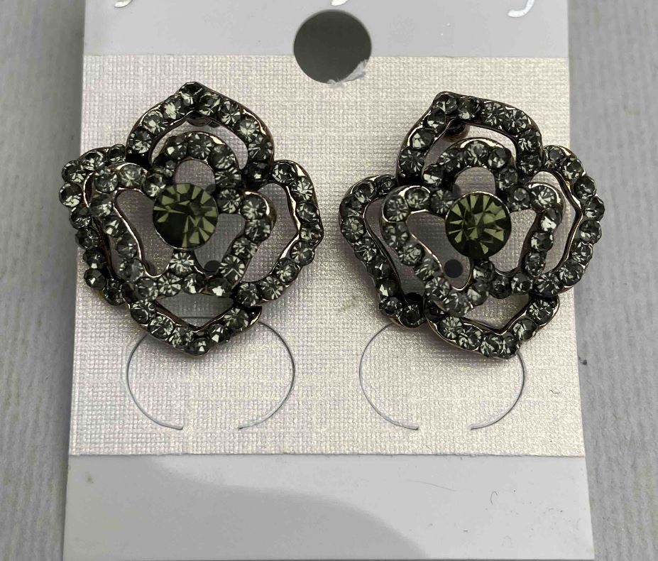 Сережки-пусети Троянди, темні стрази, метал під золото, 20мм