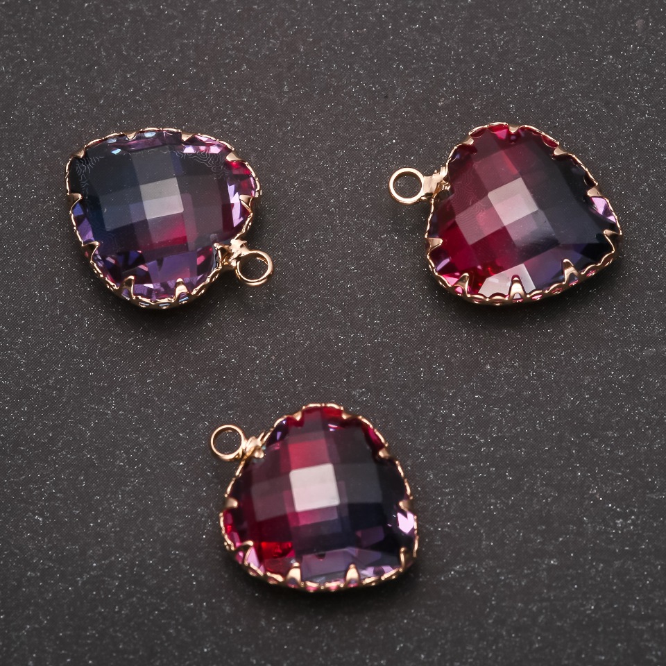 Pandantiv „Inimă” în nuanță roșu-zmeură-albastru, ramă aurie 16x20 mm