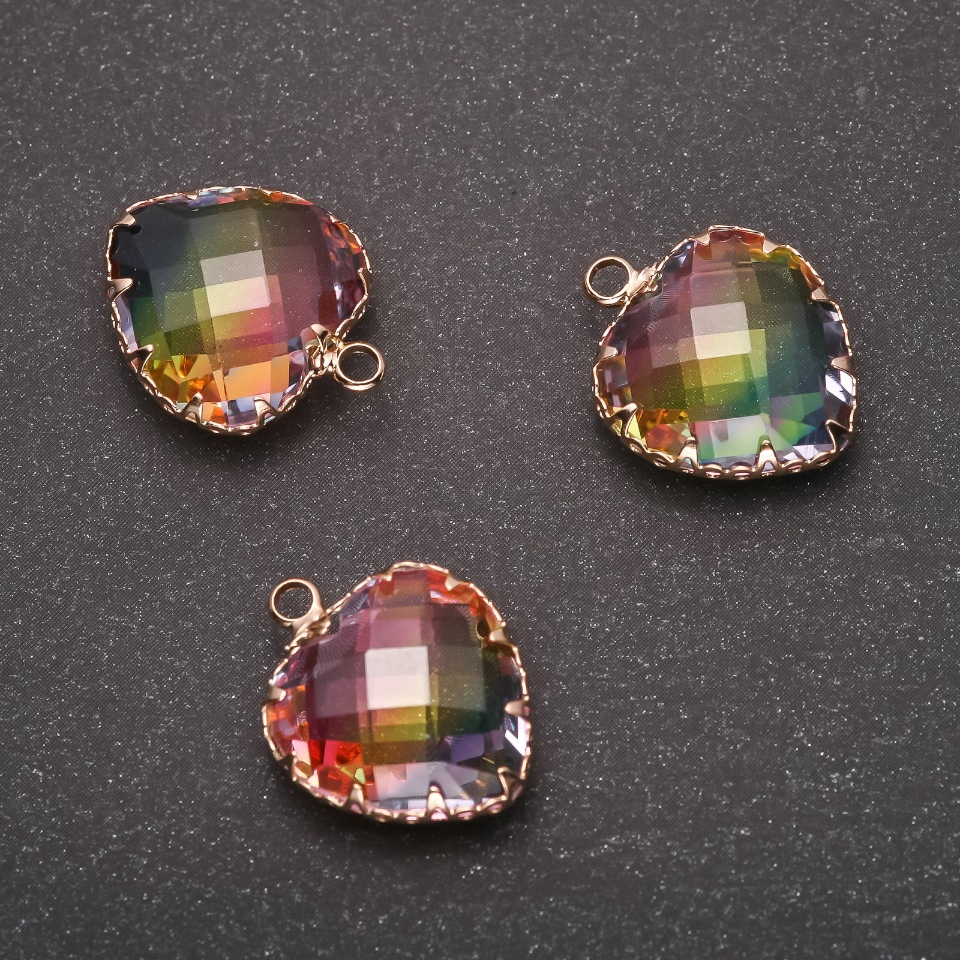 Pandantiv inimă curcubeu în montură aurie 16×20 mm