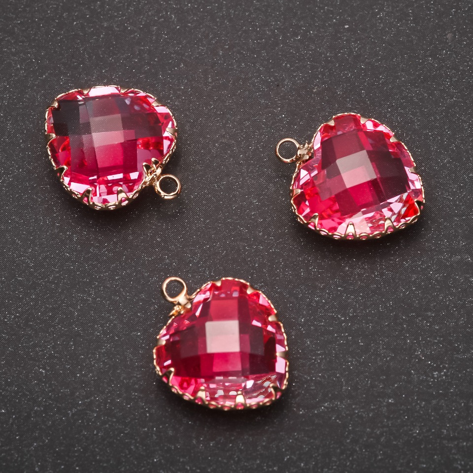 Pandantiv "Inimă" culoare roz, montură aurie 16x20 mm