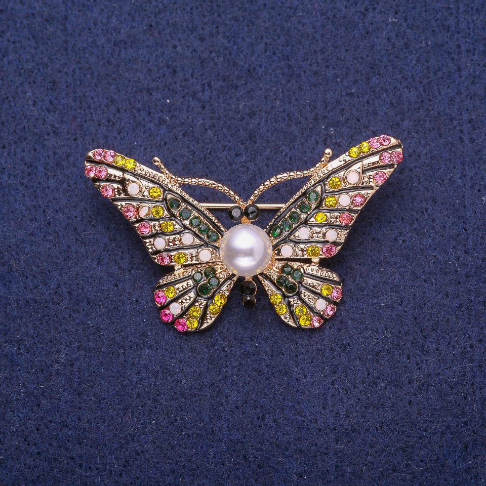 Брошка Метелик в стразах з намистиною, жовтий метал 28х46мм