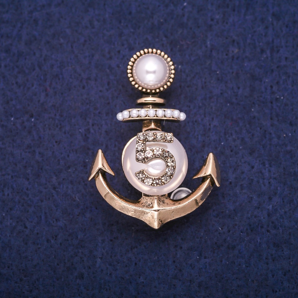 Уцінка Брошка Якір з намистинами і стразами, золотистий метал 28х39мм