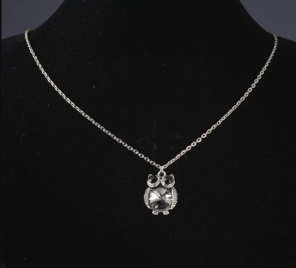 Pandantiv pe lanț Bufniță cu cristal gri, lungime 52 cm, diametru 2,5 cm