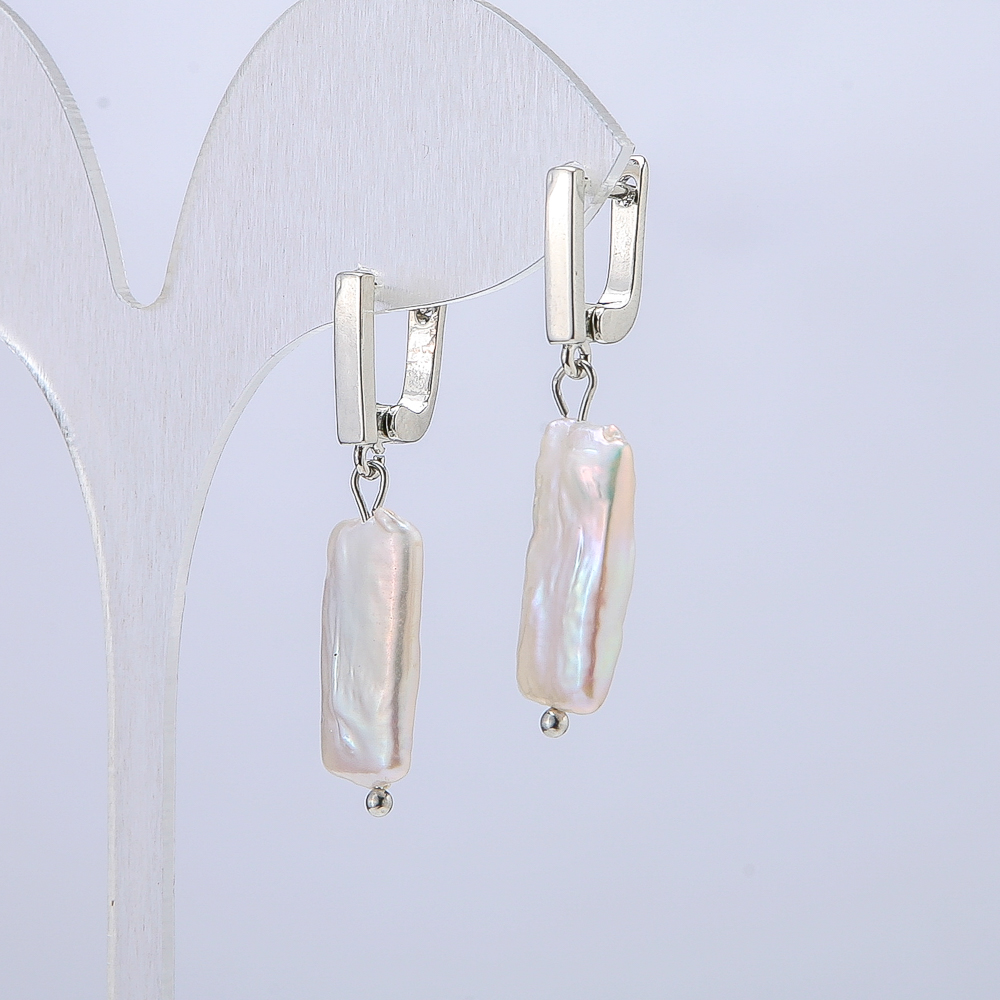 Cercei din perle baroce naturale, diametrul 17×10 mm, lungimea 37 mm, cu reflexie de benzină