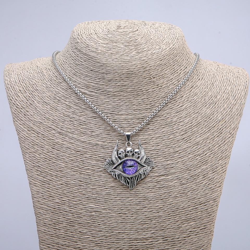 Pandantiv «Ochiul demonului» de 45×40 mm pe lanț, lungime 70 cm, din metal argintiu