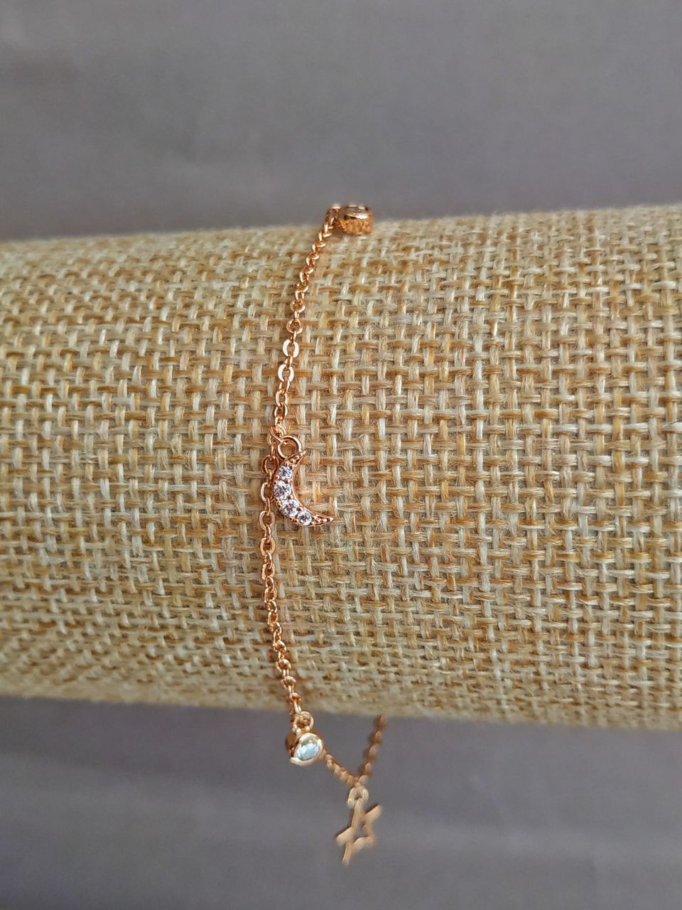 Brățară Xuping cu placare cu aur 18K cu cristale albe, lungimea 17-19 cm, grosime 1,2 mm +