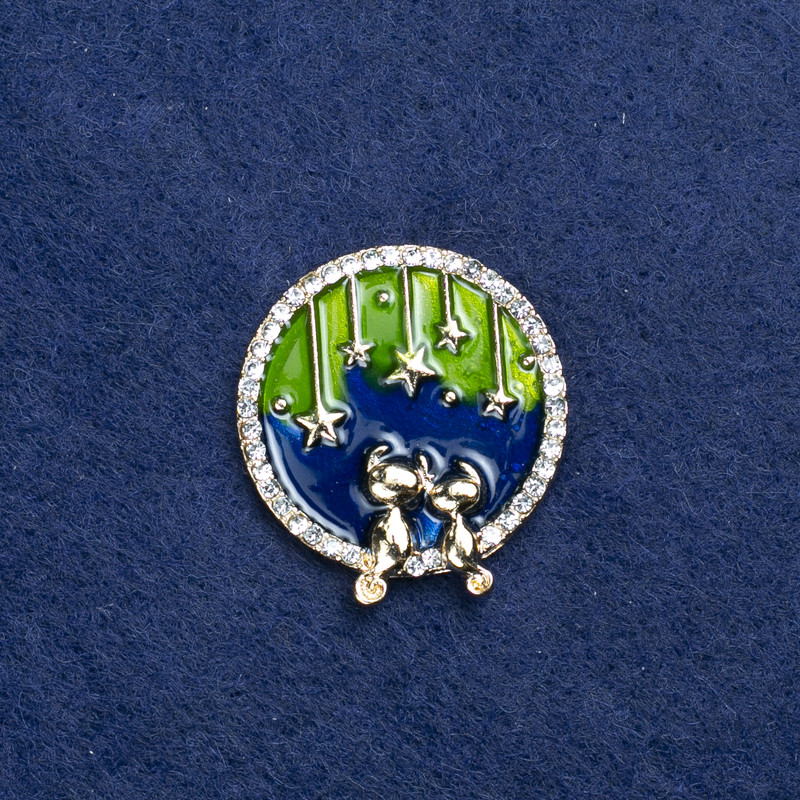Broșă «Planeta» din metal auriu, email și cristale, 25 mm +