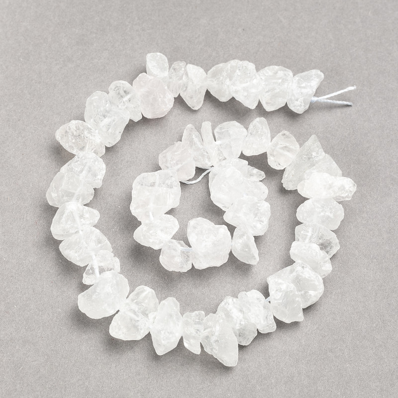 Mărgele pe șnur, piatră brută – cristal de munte, cu tăietură, diametrul 13×8 mm, lungimea 41 cm