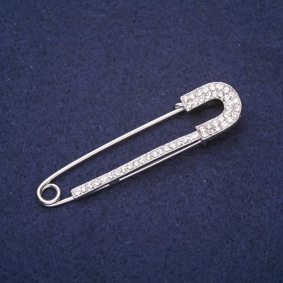 Broșă-pin cu cristale albe, 72x18 mm, metal argintiu