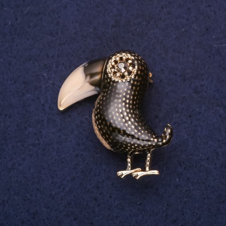 Broșă «Tucan» cu strasuri, email, culoare bej și negru, 38x36 mm, metal auriu