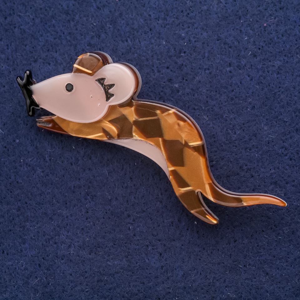 Broșă «Șoricel din sidef» 75x24 mm, metal gri